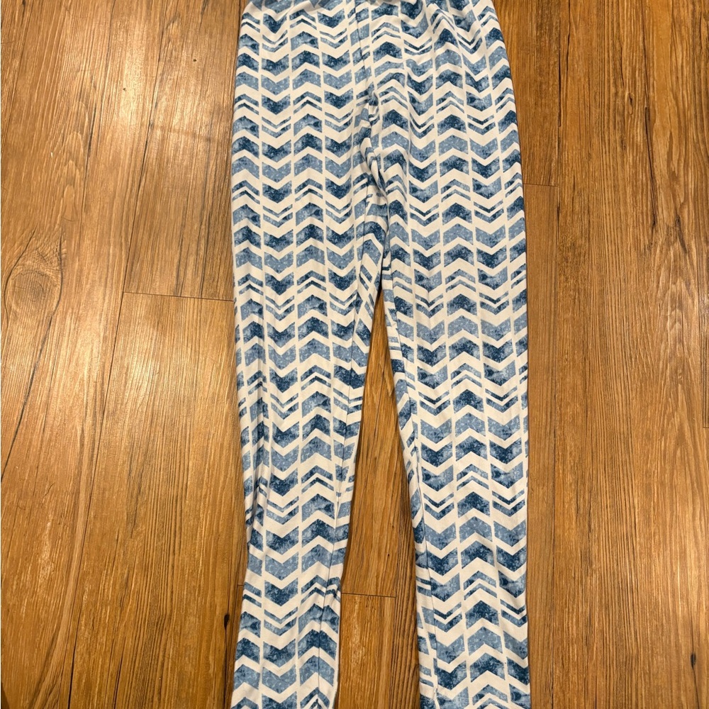 Derek Heart Navy and White Zigzag Leggings